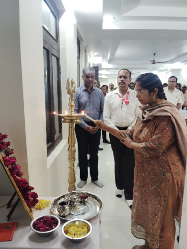 जिला सहकारी केंद्रीय बैंक मर्यादित, विदिशा की 110वीं वार्षिक साधारण सभा का आयोजन दिनांक 20 सितंबर 2025 को सम्पन्न हुआ। जिसमें शाखाओं एवं समितियों के उत्कृष